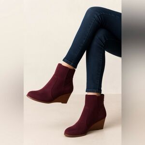 Violet & Red Jay Jay Burgundy Leather Wedge Ankle Boots Size 7.5M New